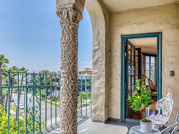 3rd image of 4121 Wilshire Blvd APT 202
