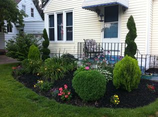 9 Charnwood Ct, Cheektowaga, NY 14215