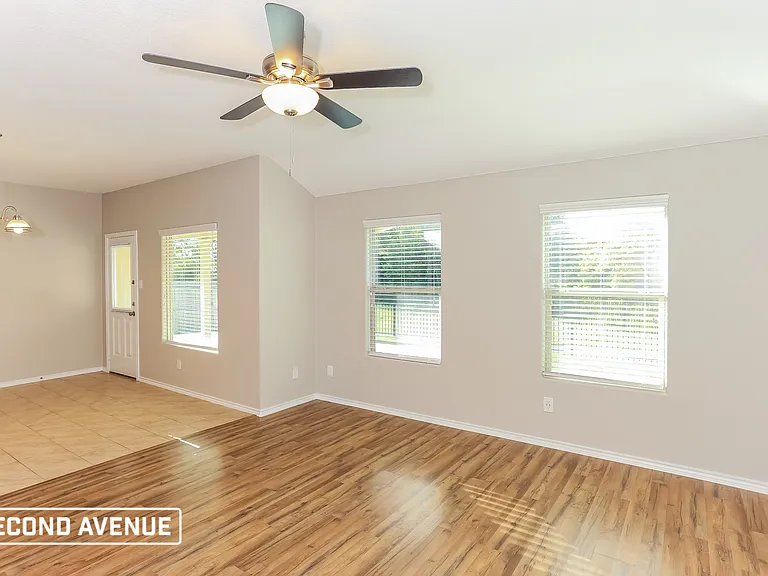 621 Creekview Dr — Photo 8