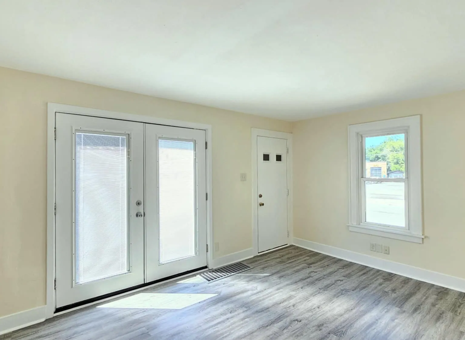 2 bed, 936 sqft, $1,400 — Photo 2