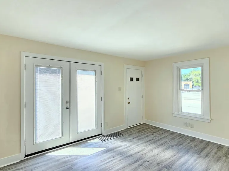2406 Franklin St — Photo 2
