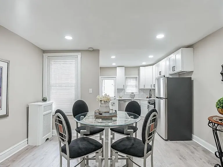 209 Furley St — Photo 4