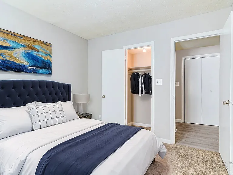2nd bedroom w/ Closet