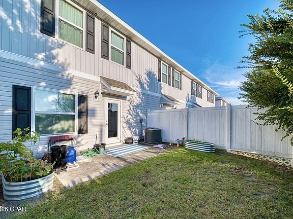 3rd image of 5849 Bay Pl