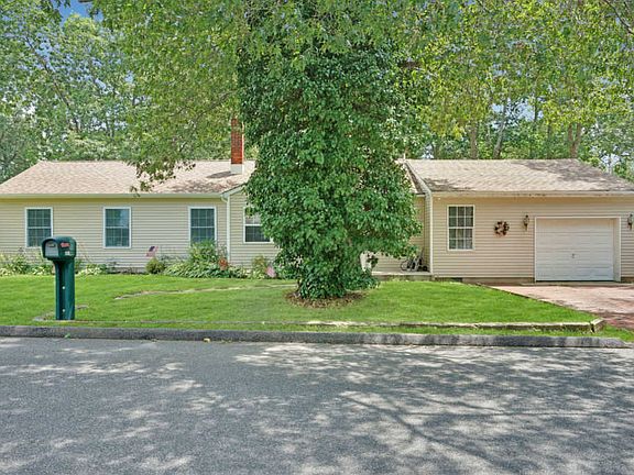 2nd image of 867 Arlington Ave