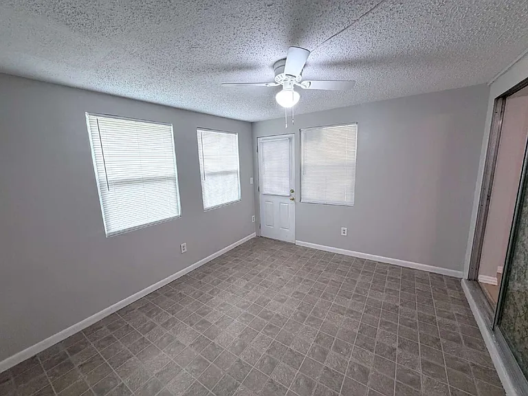827 Carole St — Photo 6