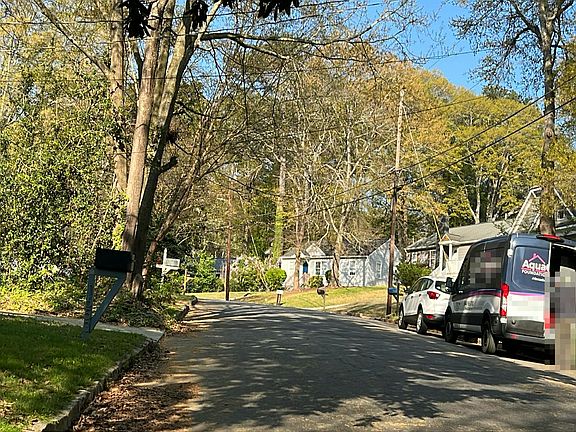 4th image of 1665 Cecile Ave SE