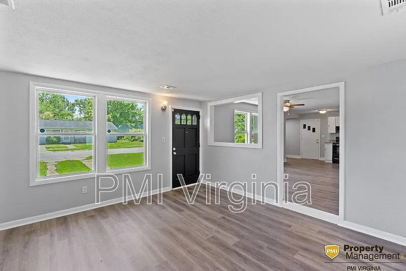 3 bed, 2.0 bath, 1071 sqft, $1,800 — Photo 3