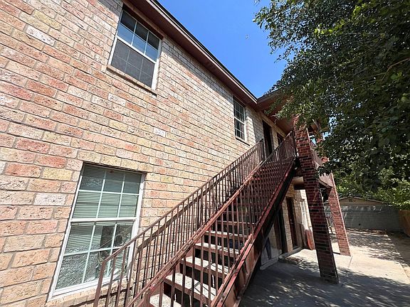 2nd image of 418 W Plum St #7d5ba5ed1