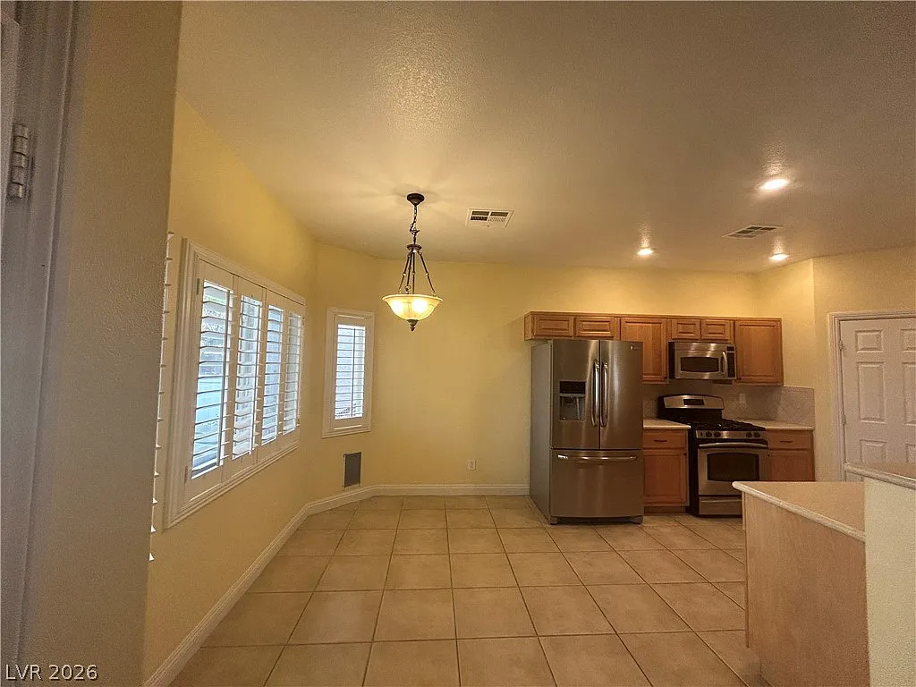 3 bed, 2.5 bath, 1866 sqft, $1,950 — Photo 4