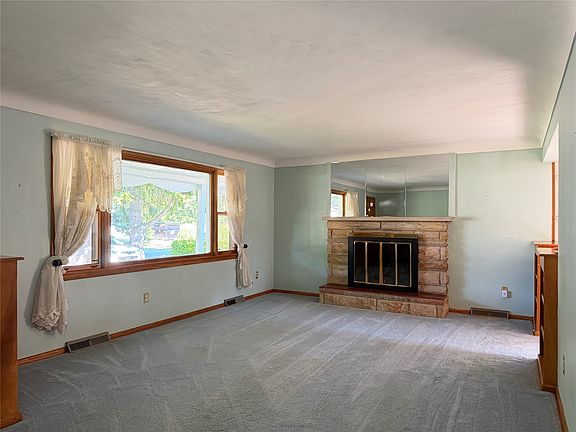 3rd image of 3588 Dennis Ave