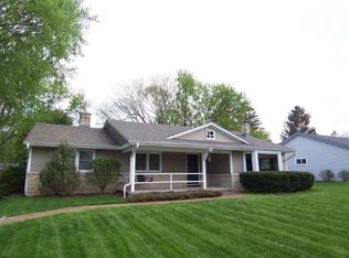 1113 Sunnyslope Dr, Hartland, WI 53029