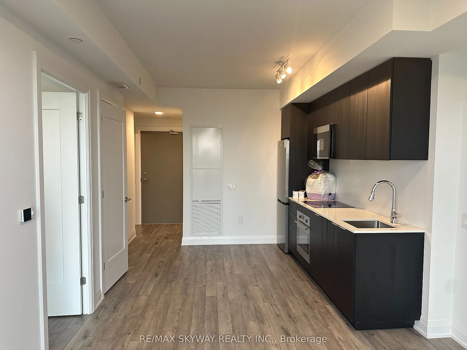 1 bed, $2,499 — Photo 2