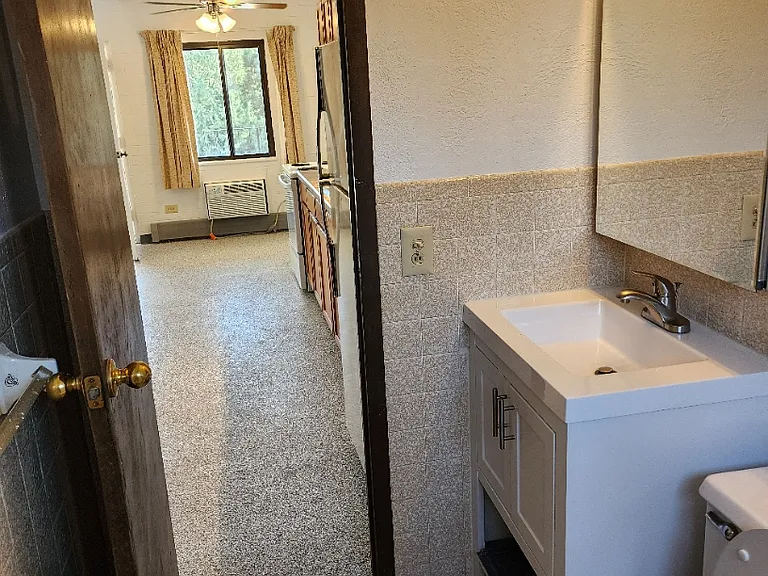 512 N Cantril St #12 — Photo 5