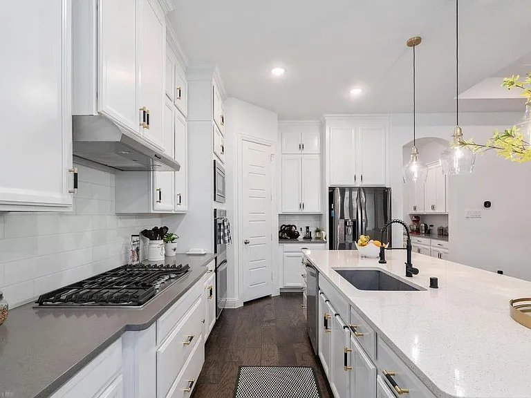 Surveyor Rd — Photo 11
