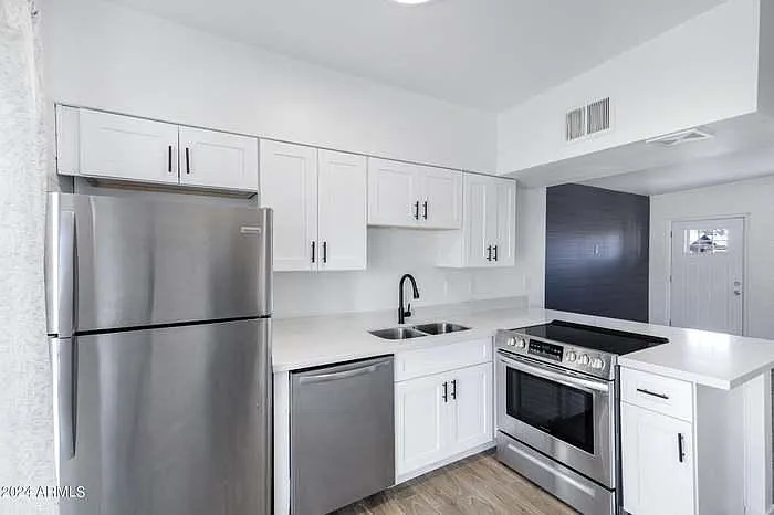 383 N Evergreen St — Photo 7