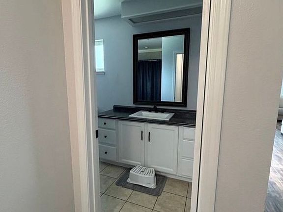 4th image of 1410 Ashwood Ct
