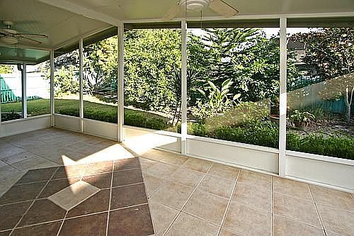 SCREENED LANAI