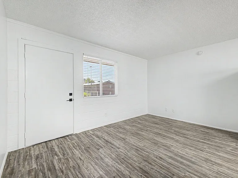 9514 N. 8th St — Photo 11
