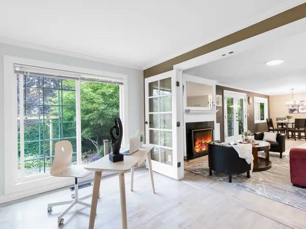 13 151st Pl SE, Bellevue, WA 98007