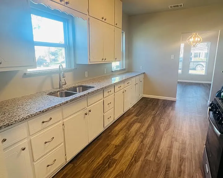 822 W Fischer St — Photo 1