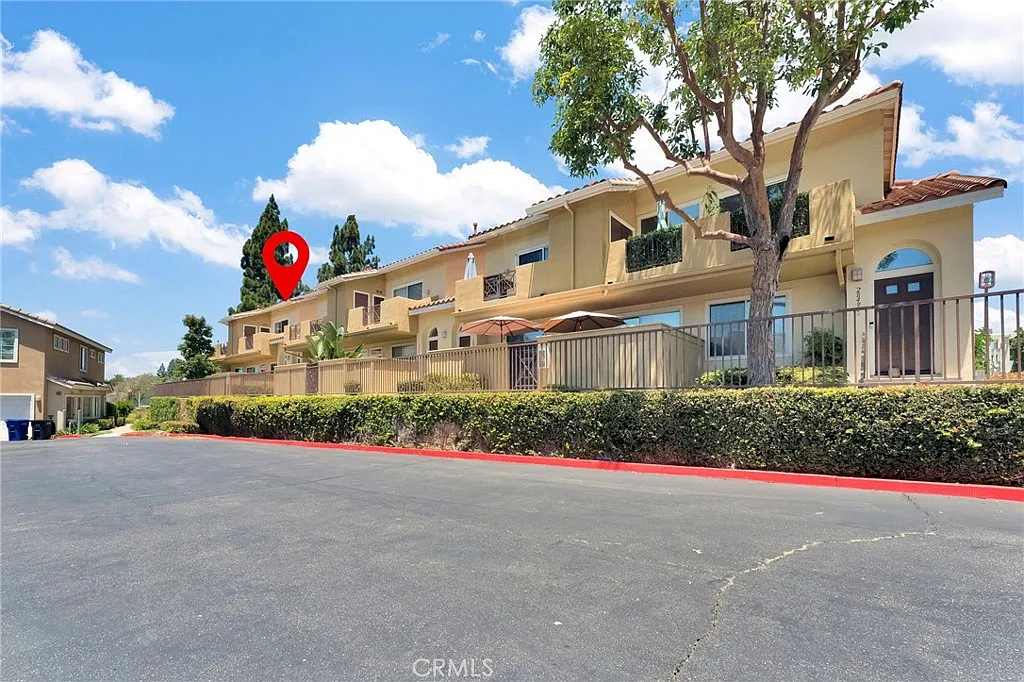 2 bed, 1003 sqft, $3,000 — Photo 3
