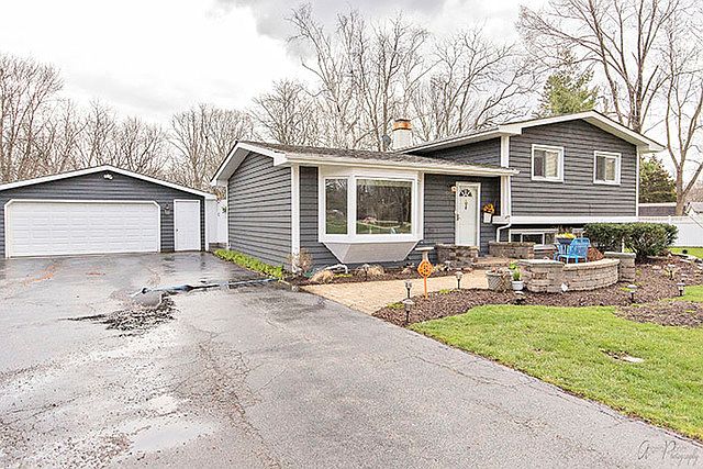 1st image of 30315 N Oak Grove Ave