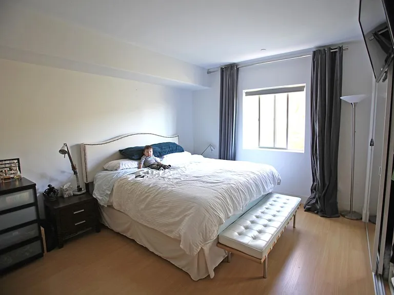 5232 Satsuma Ave #202 — Photo 12
