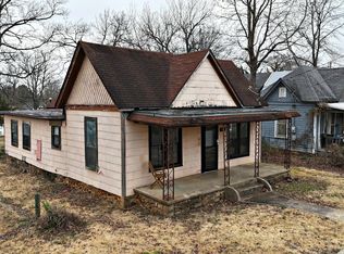 1105 7th St, Mena, AR 71953