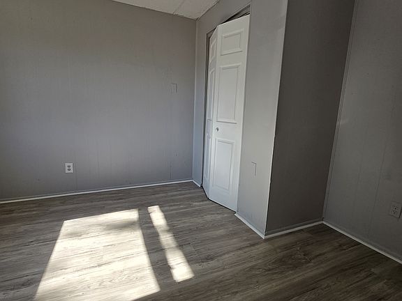 3rd image of 8623 N Willow Ave