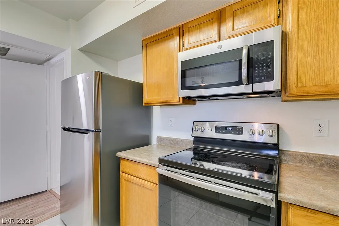 2 bed, 2.0 bath, 1024 sqft, $1,525 — Photo 2