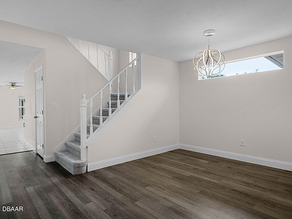 3rd image of 1555 Town Park Dr