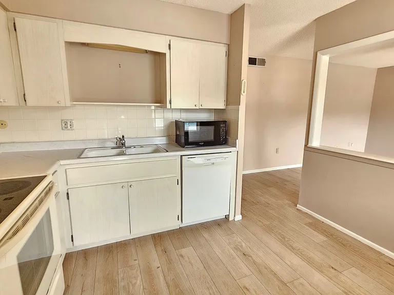 509 W Venice Ave #102 — Photo 14