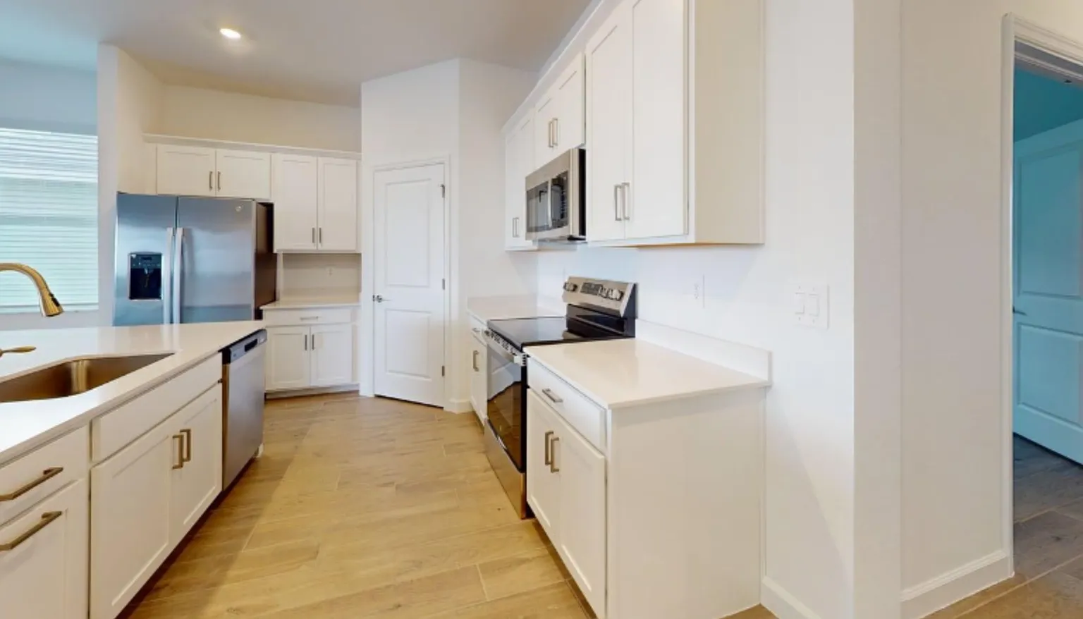 3 bed, 2201 sqft, $2,950 — Photo 4