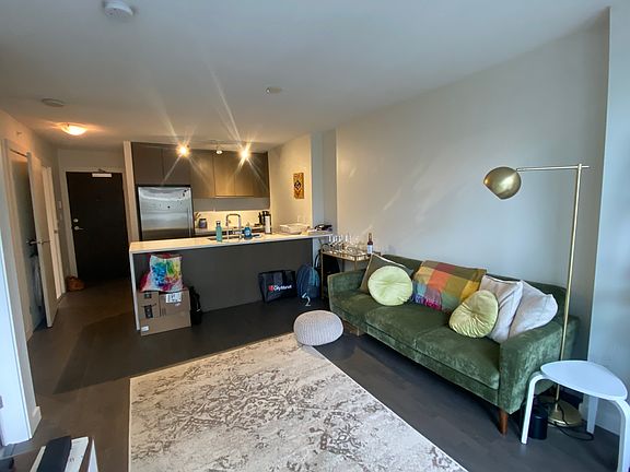 3rd image of 1009 Harwood St #804