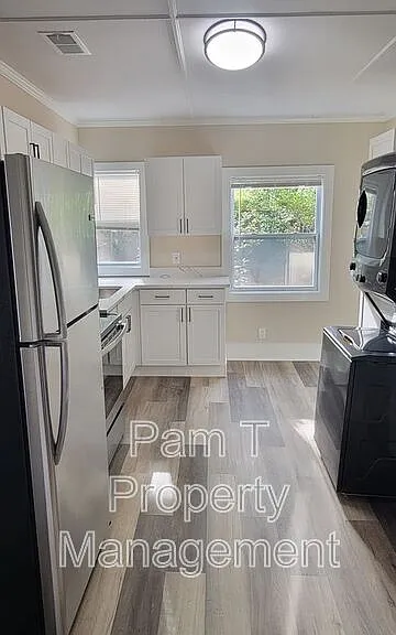 16 Helmken St — Photo 4