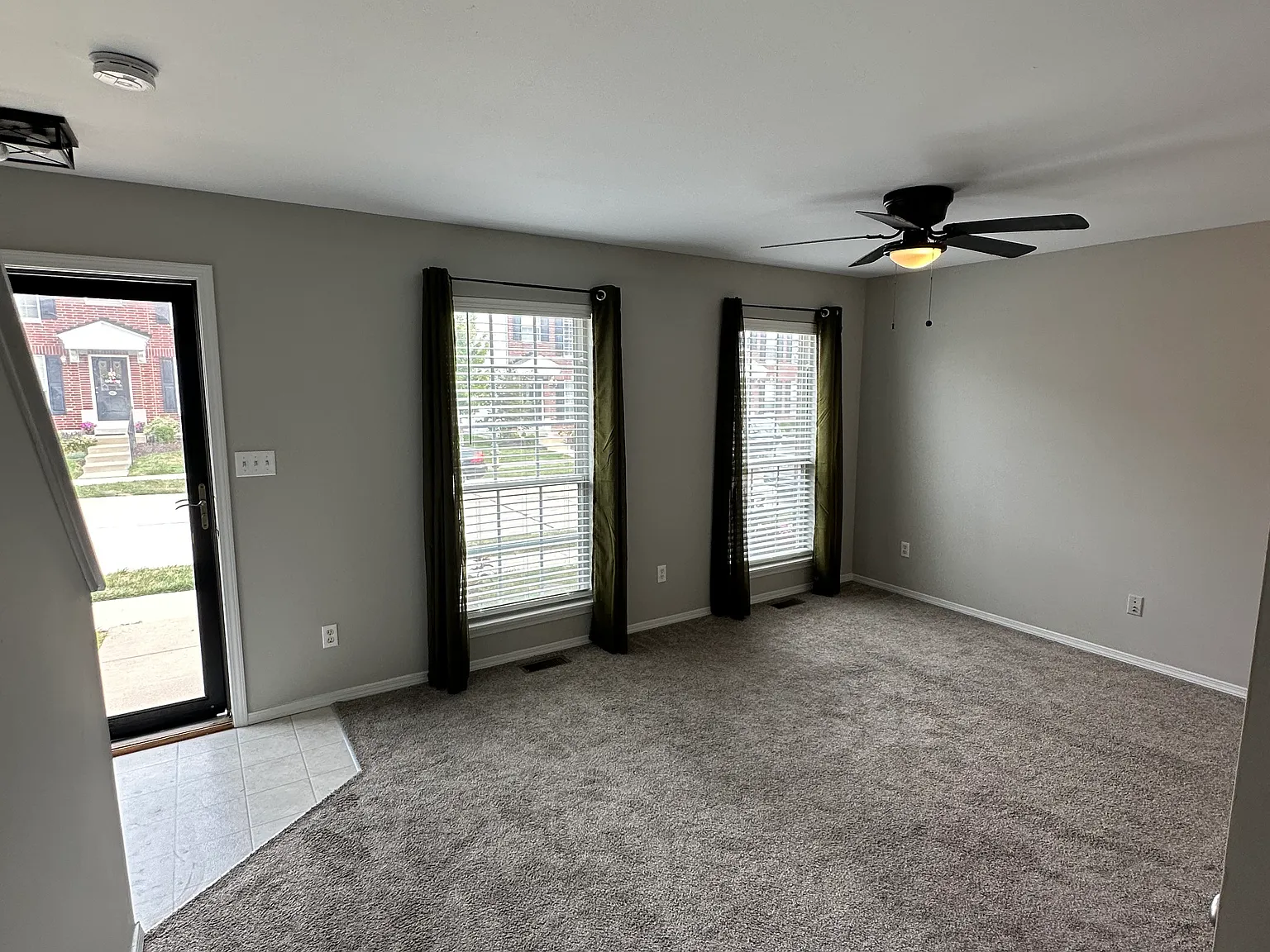 2 bed, 1.5 bath, 1040 sqft, $1,900 — Photo 2