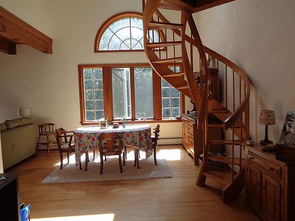 3rd image of 10 Sherwood Dr