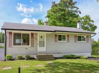 2460 Massena St, Commerce, MI 48382