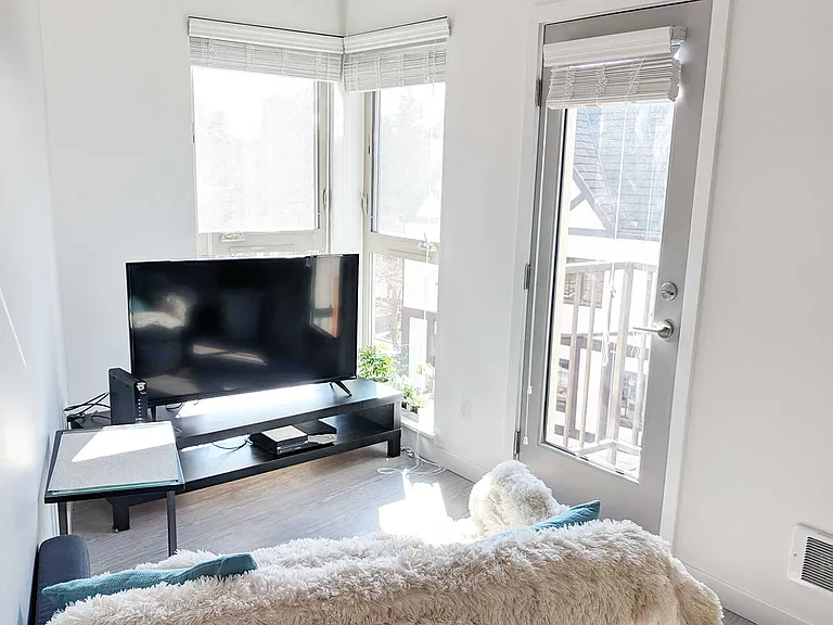Lavender Apartments — Photo 6