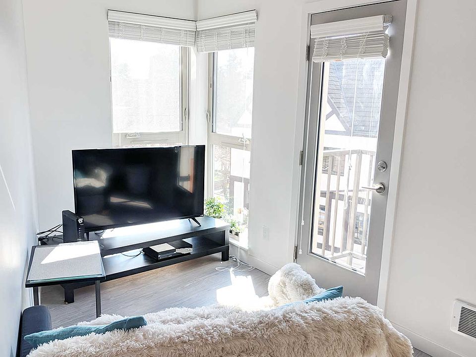 1st image of 4519 18th Ave NE #302