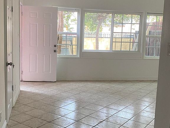 5th image of 1437 N Carmelita Ave