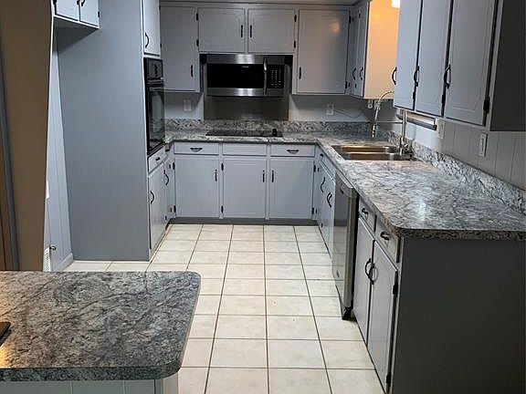 2nd image of 204 Prairie Wind Blvd