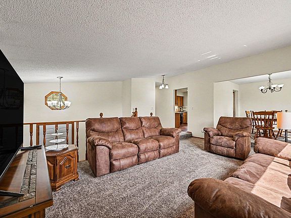 5th image of 10755 Maple Valley Dr