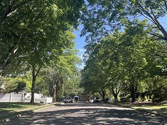 Exterior Neighborhood (street photo)