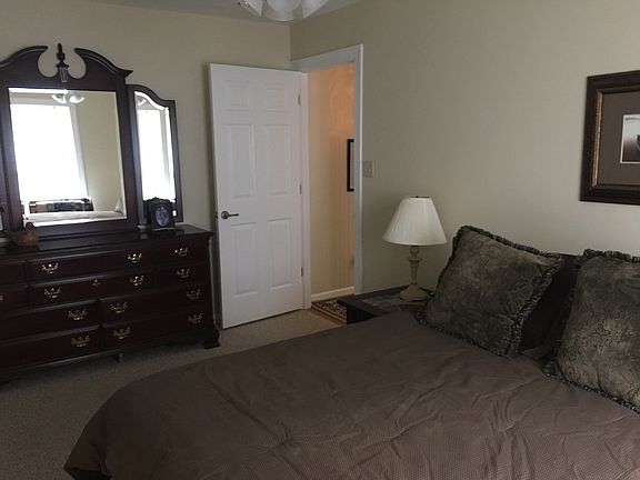 4th image of 498 Silver Water Ln