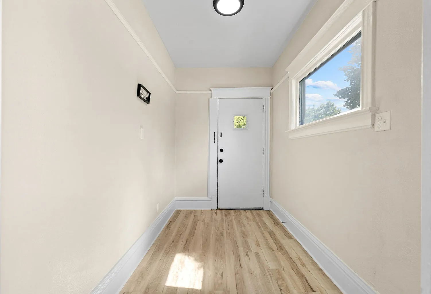 3 bed, 1200 sqft, $1,575 — Photo 2