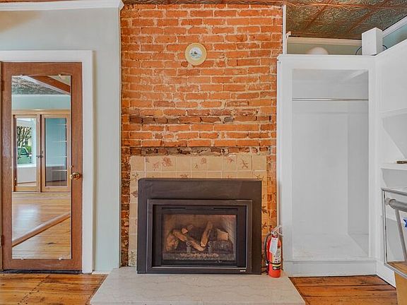 5th image of 1109 Caroline St