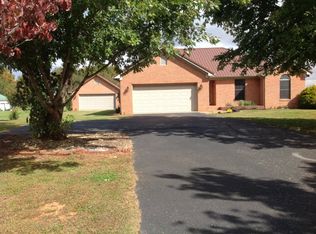 8569 Palmyra Rd, Hopkinsville, KY 42240