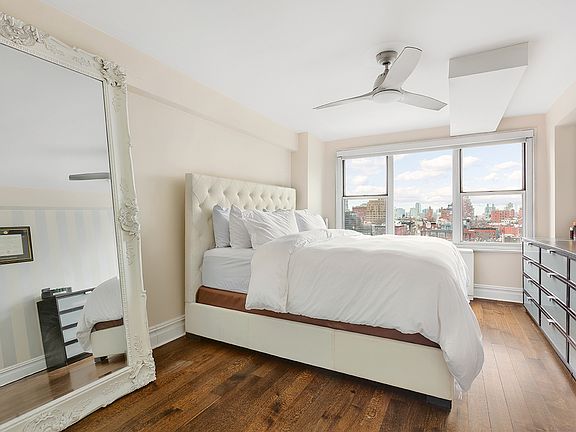 4th image of 33 Greenwich Ave APT 11L
